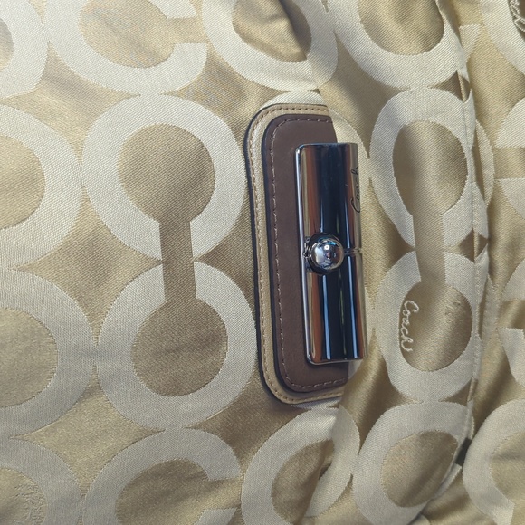 Authentic Coach Hobo Bag Excellent Condition Gold and Beige & Free shipping!!!! - Picture 2 of 12
